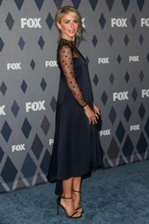 Julianne Hough feet photo thumbnail