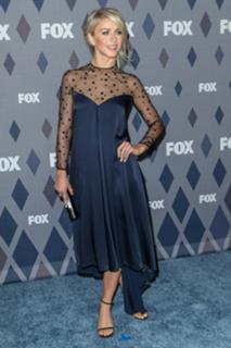Julianne Hough feet photo thumbnail