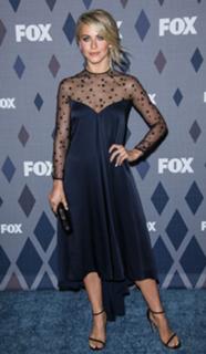 Julianne Hough feet photo thumbnail