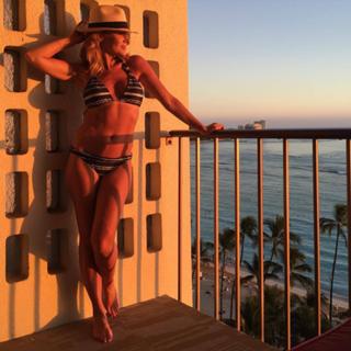 Julie Benz feet photo thumbnail