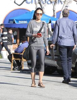 Jordana Brewster feet photo thumbnail