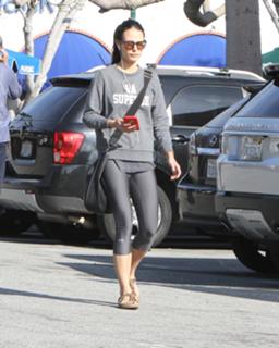 Jordana Brewster feet photo thumbnail
