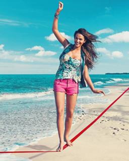 Bruna Marquezine feet photo thumbnail