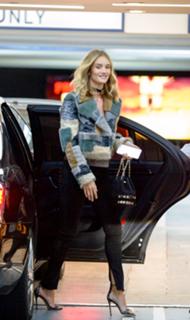 Rosie Huntington-Whiteley feet photo thumbnail