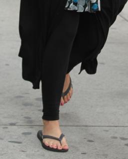 Leighton Meester feet photo thumbnail