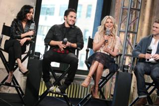 Julianne Hough feet photo thumbnail