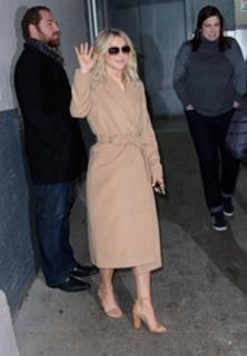 Julianne Hough feet photo thumbnail