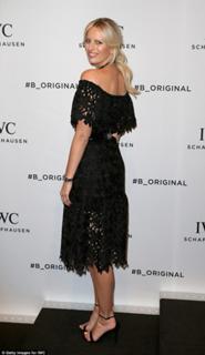 Karolina Kurkova feet photo thumbnail