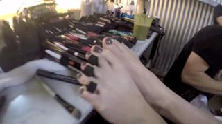 Bella Thorne feet photo thumbnail