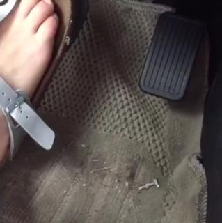 Lele Pons feet photo thumbnail