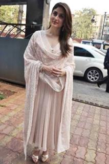 Kareena Kapoor feet photo thumbnail