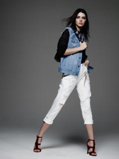 Kendall Jenner feet photo thumbnail