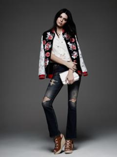Kendall Jenner feet photo thumbnail
