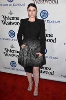 Michelle Trachtenberg feet photo thumbnail