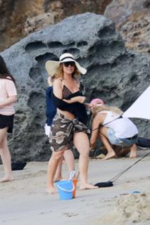 Mariah Carey feet photo thumbnail