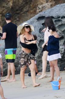 Mariah Carey feet photo thumbnail