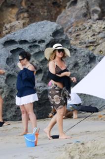 Mariah Carey feet photo thumbnail
