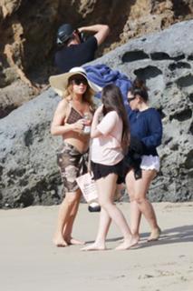 Mariah Carey feet photo thumbnail