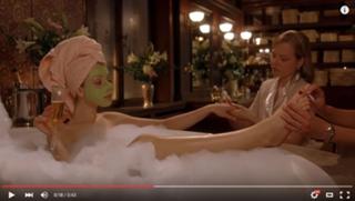 Michelle Trachtenberg feet photo thumbnail