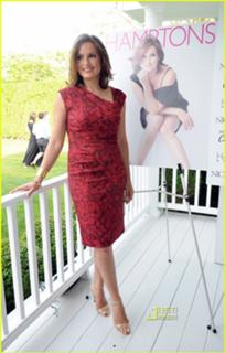 Mariska Hargitay feet photo thumbnail