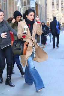 Vanessa Hudgens feet photo thumbnail