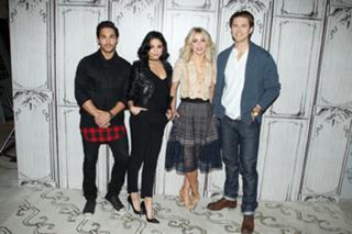 Julianne Hough feet photo thumbnail