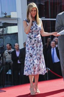 Jennifer Aniston feet photo thumbnail