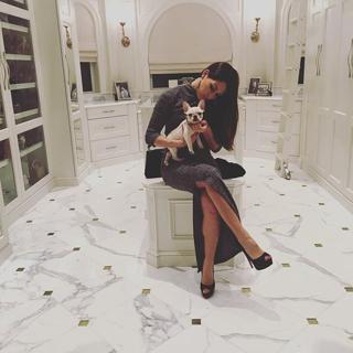 Nikki Garcia feet photo thumbnail