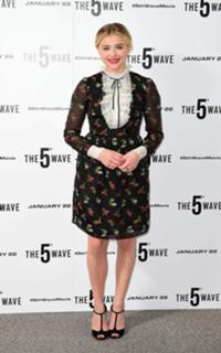 Chloë Grace Moretz feet photo thumbnail