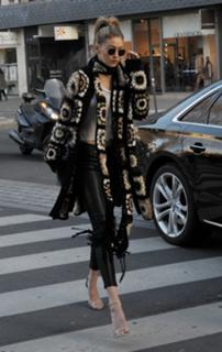Gigi Hadid feet photo thumbnail
