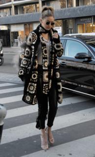 Gigi Hadid feet photo thumbnail
