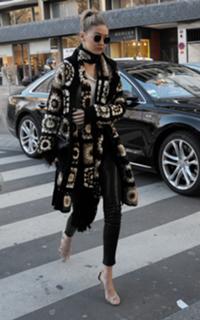 Gigi Hadid feet photo thumbnail