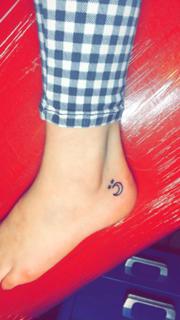 Bella Thorne feet photo thumbnail