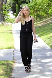 Olivia Holt feet photo thumbnail