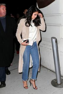 Selena Gomez feet photo thumbnail