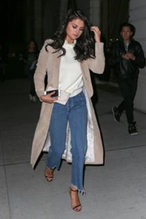 Selena Gomez feet photo thumbnail