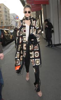 Gigi Hadid feet photo thumbnail