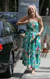 Lily Allen feet photo thumbnail