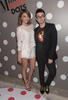 Sarah Hyland feet photo thumbnail