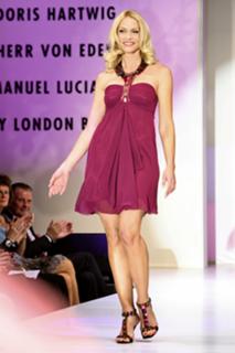Sonya Kraus feet photo thumbnail