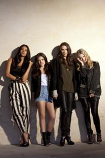 Shay Mitchell feet photo thumbnail