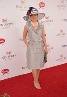 Debra Messing feet photo thumbnail