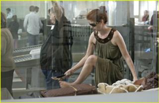 Debra Messing feet photo thumbnail