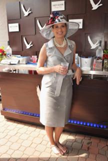 Debra Messing feet photo thumbnail