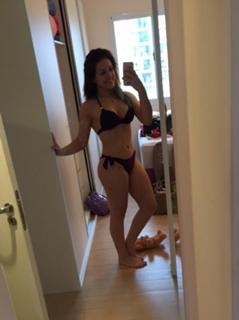 Kéfera Buchmann feet photo thumbnail