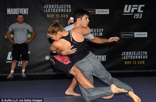 Ronda Rousey feet photo thumbnail