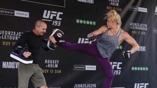 Holly Holm feet photo thumbnail