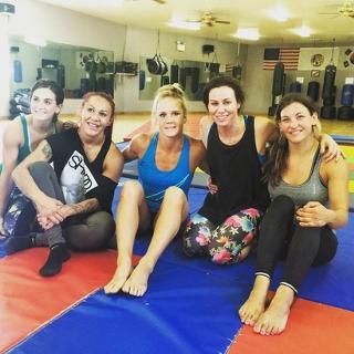 Holly Holm feet photo thumbnail