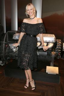 Karolina Kurkova feet photo thumbnail