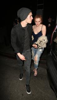Bella Thorne feet photo thumbnail